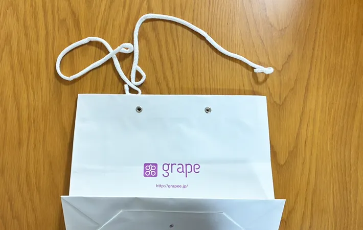 紙袋を使った収納術（撮影：grape編集部）