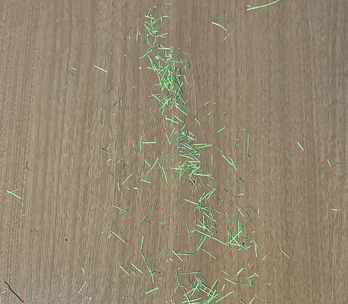 ダイソーの『人工芝』を活用した画像（撮影：grape編集部）