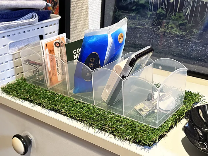 ダイソーの『人工芝』を活用した画像（撮影：grape編集部）