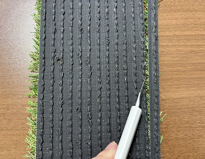 ダイソーの『人工芝』を活用した画像（撮影：grape編集部）