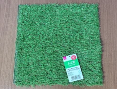 ダイソーの『人工芝』を活用した画像（撮影：grape編集部）