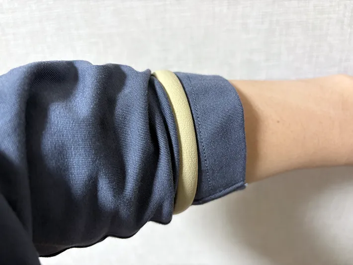 ダイソーの『らくらくアームバンド』の画像（撮影：grape編集部）