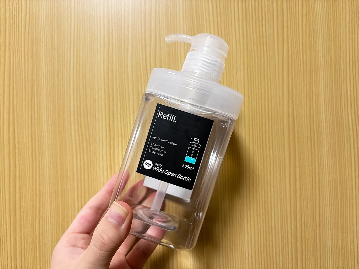 ダイソーの『1dp 広口ポンプボトル 角 クリア』の画像(撮影:grape編集部)
