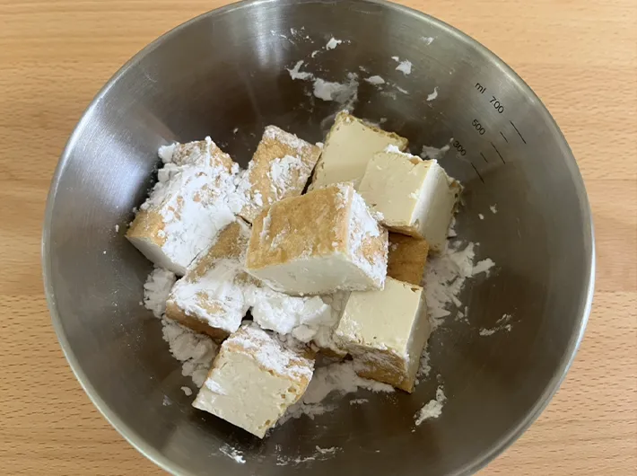 片栗粉をまぶした厚揚げの写真（撮影：grape編集部）