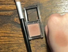 アイシャドウの写真（撮影：grape編集部）