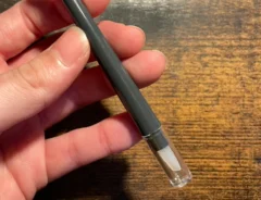 シリコン製のチップの写真（撮影：grape編集部）