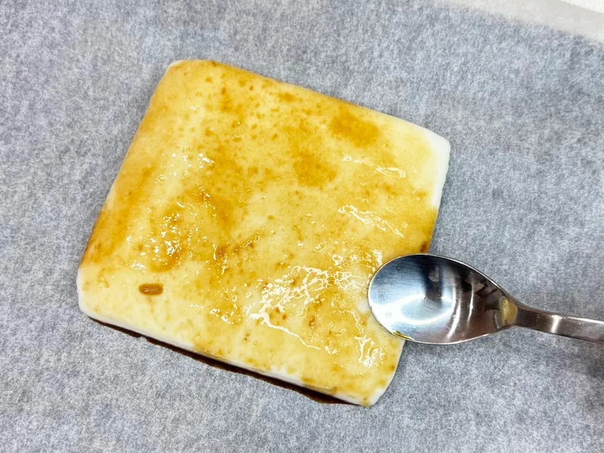 『はんぺんのマヨネーズ焼き』を作る写真(撮影:キジカク)