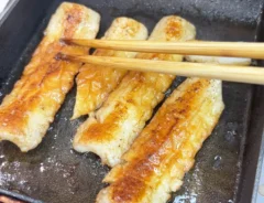 『冷凍ちくわのイカ焼き』を作る写真（撮影：キジカク）