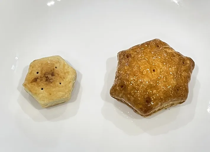 通常の『パイの実』と『おおきなパイの実』の比較写真（撮影：grape編集部）