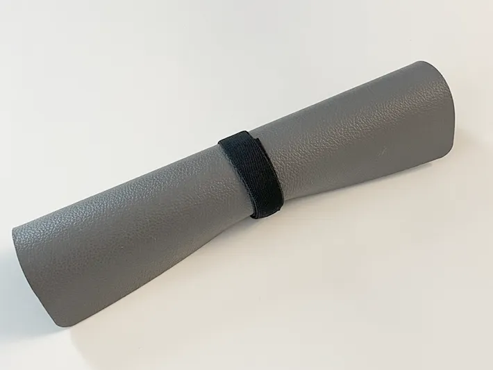 べんりベルトでランチョンマットを巻いた写真（撮影：grape編集部）