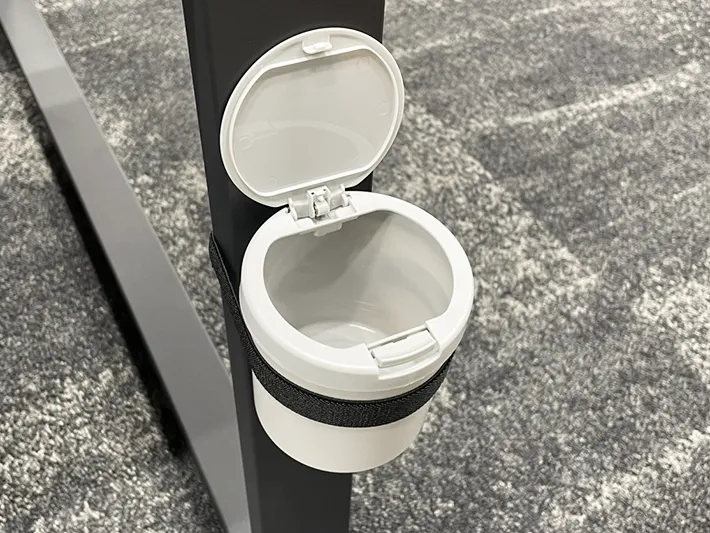 べんりベルトで綿棒ケースを巻いた写真（撮影：grape編集部）