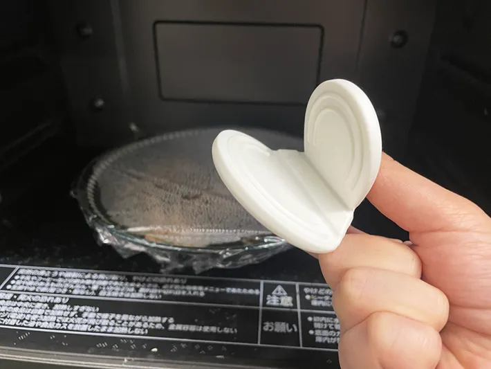 ダイソーの『お皿キャッチ』写真（撮影：grape編集部）