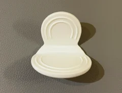 ダイソーの『お皿キャッチ』写真（撮影：grape編集部）