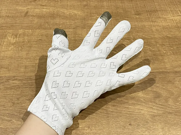 ダイソー『おうちケアグローブ』の写真（撮影：grape編集部）