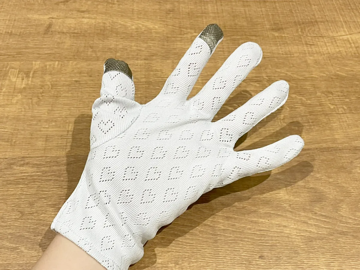 ダイソー『おうちケアグローブ』の写真(撮影:grape編集部)