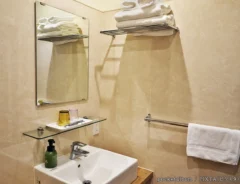 ホテルのバスルームの写真