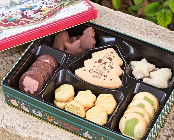 クリスマス限定のディズニー土産（撮影：grape編集部）