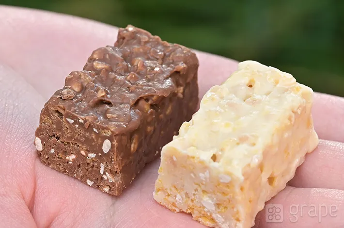 『アーモンドチョコレートバー』の写真（撮影：grape編集部）