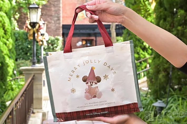 『アーモンドチョコレートバー』のパッケージの写真（撮影：grape編集部）