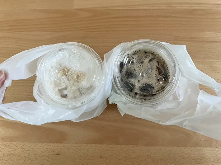 2杯のコーヒーを入れたビニール袋の写真（撮影：grape編集部）