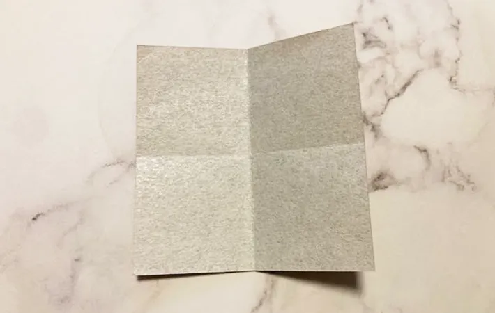 『付箋しおり』を作る写真（撮影：エニママ）