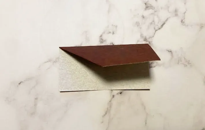 『付箋しおり』を作る写真（撮影：エニママ）