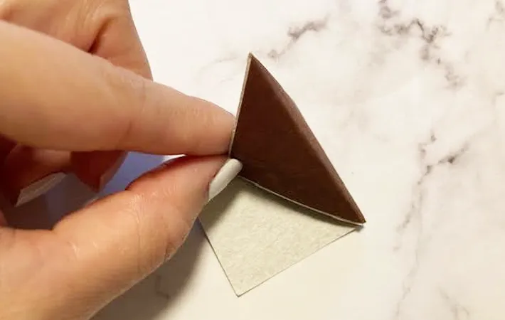 『付箋しおり』を作る写真（撮影：エニママ）