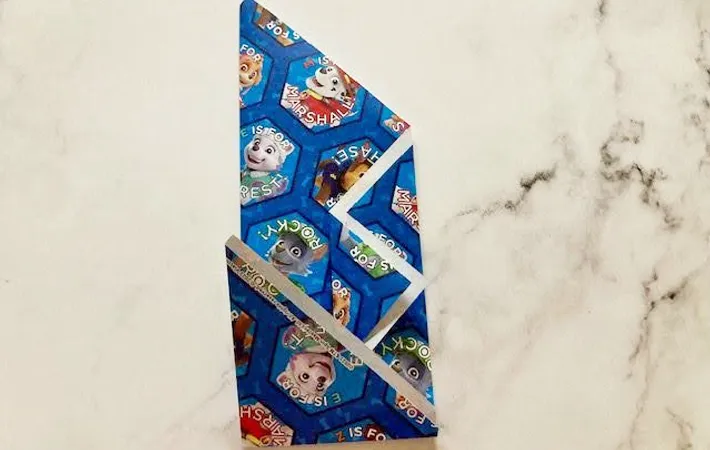 『折り紙ポチ袋』を作る写真（撮影：エニママ）