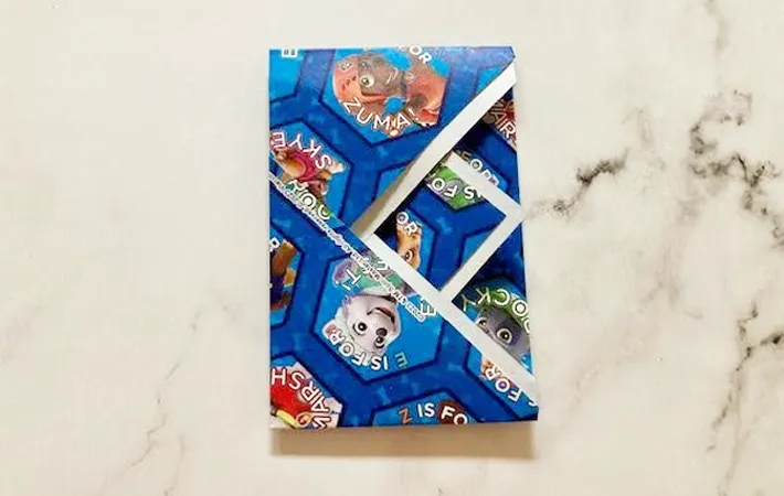 『折り紙ポチ袋』を作る写真（撮影：エニママ）