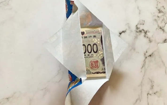 『折り紙ポチ袋』を作る写真（撮影：エニママ）