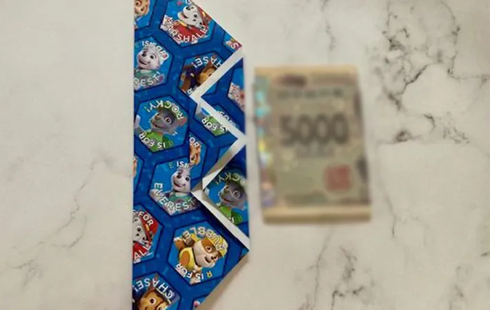 『折り紙ポチ袋』を作る写真（撮影：エニママ）