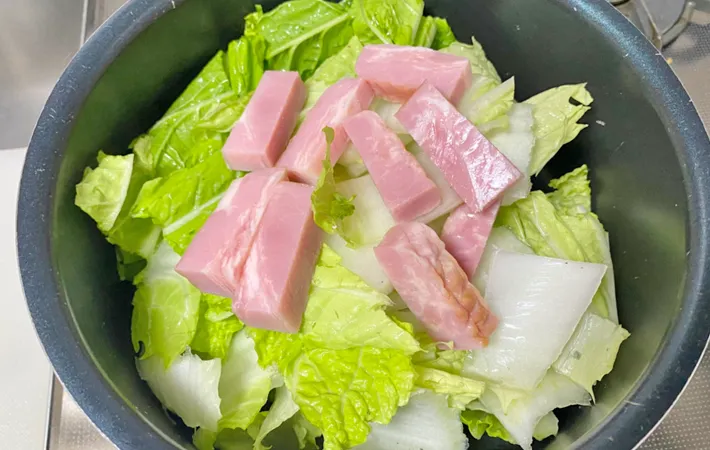 『白菜のスープ野菜』を作る写真（撮影：エニママ）