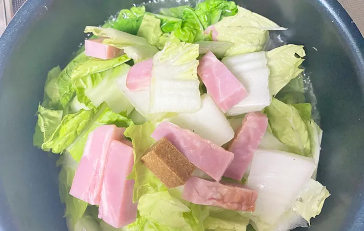 『白菜のスープ野菜』を作る写真（撮影：エニママ）