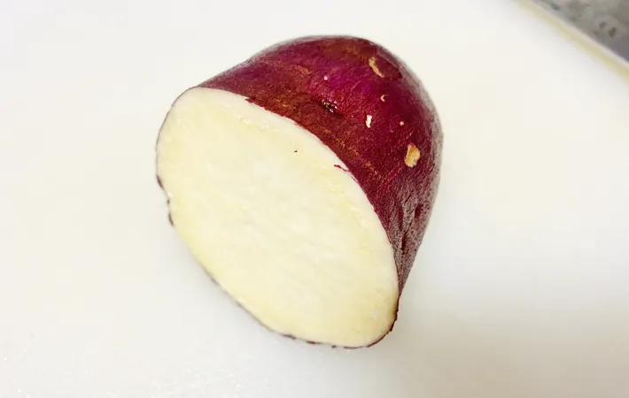 『ハニー＆マヨのスイートポテトースト』を作る写真（撮影：エニママ）