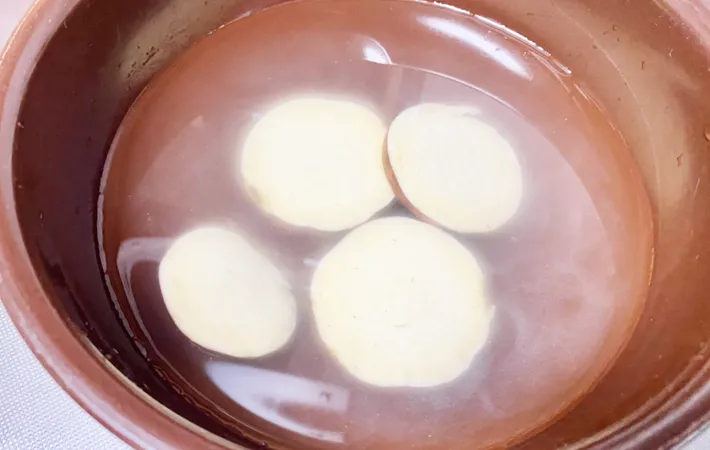 『ハニー＆マヨのスイートポテトースト』を作る写真（撮影：エニママ）