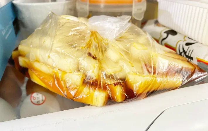 『漬けるだけ！ポリポリ大根』を作る写真（撮影：エニママ）