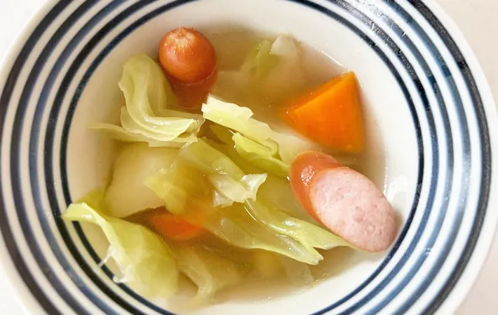 『たっぷり野菜のコンソメスープ』の完成写真（撮影：エニママ）