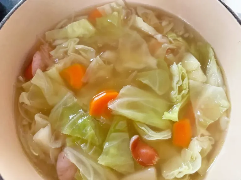 『たっぷり野菜のコンソメスープ』の完成写真（撮影：エニママ）