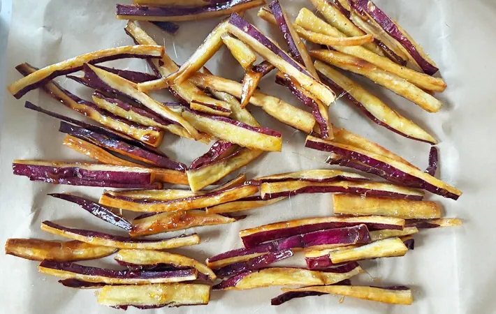 『さつまいもの皮のいもけんぴ』を作る写真（撮影：エニママ）