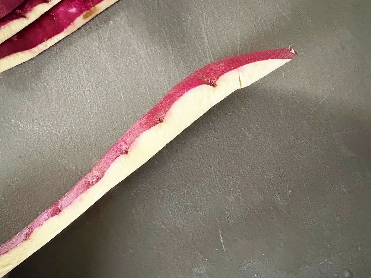 『さつまいもの皮のいもけんぴ』を作る写真(撮影:エニママ)