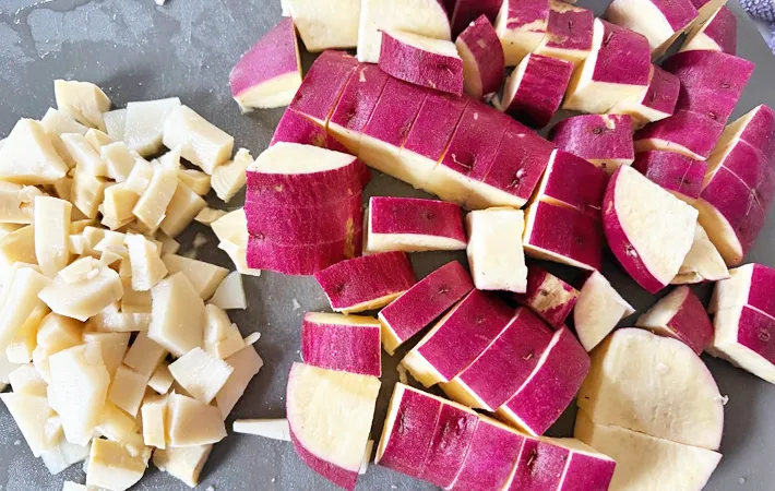 『さつまいも×タケノコご飯』を作る写真（撮影：エニママ）