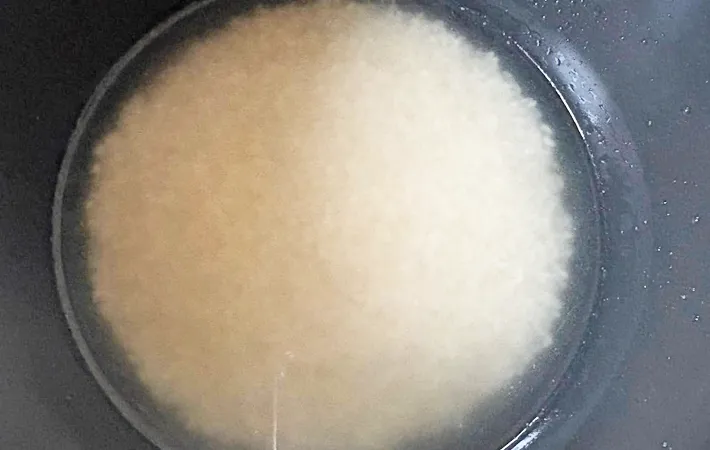 『さつまいも×タケノコご飯』を作る写真（撮影：エニママ）