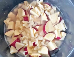 『さつまいも×タケノコご飯』を作る写真（撮影：エニママ）