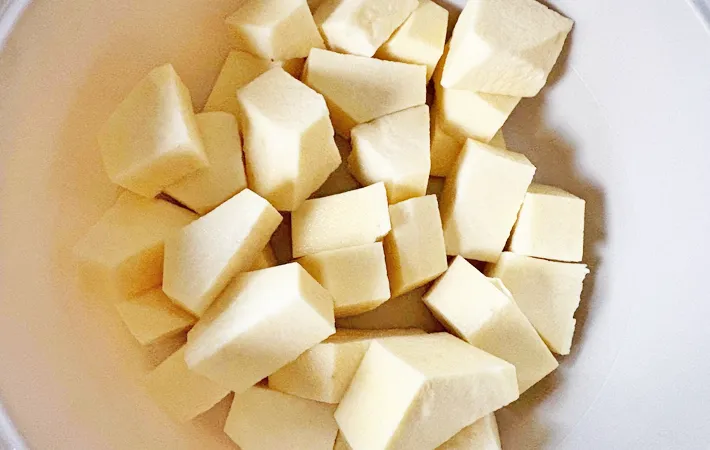 『さつまいもでハッシュドポテト』を作る写真（撮影：エニママ）