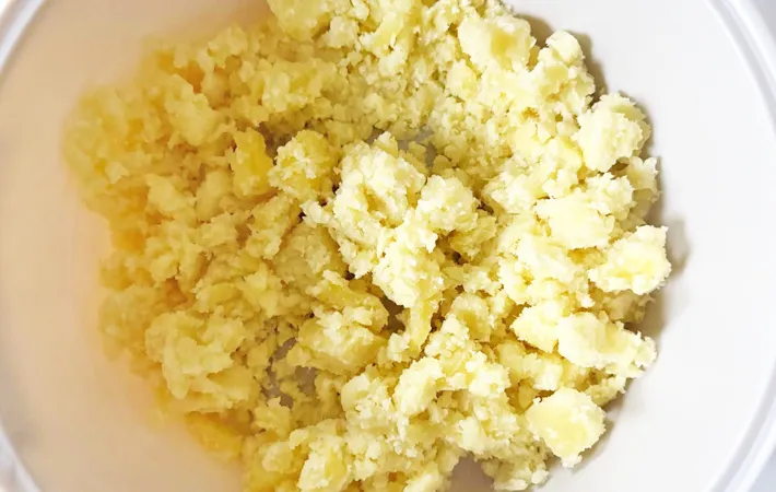 『さつまいもでハッシュドポテト』を作る写真（撮影：エニママ）