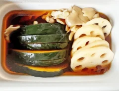 『カボチャ・レンコン・まいたけの焼きびたし』を作る写真（撮影：エニママ）