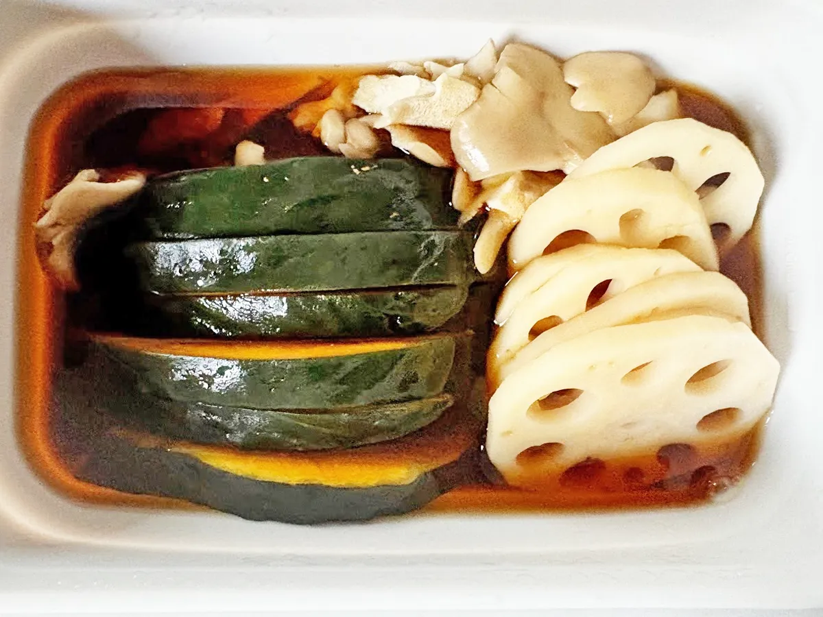 『カボチャ・レンコン・まいたけの焼きびたし』を作る写真（撮影：エニママ）