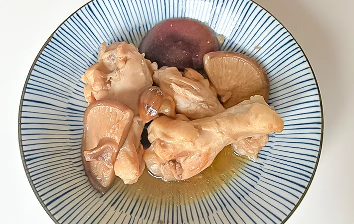 『鶏手羽と甘栗のうま煮』の完成写真（撮影：エニママ）