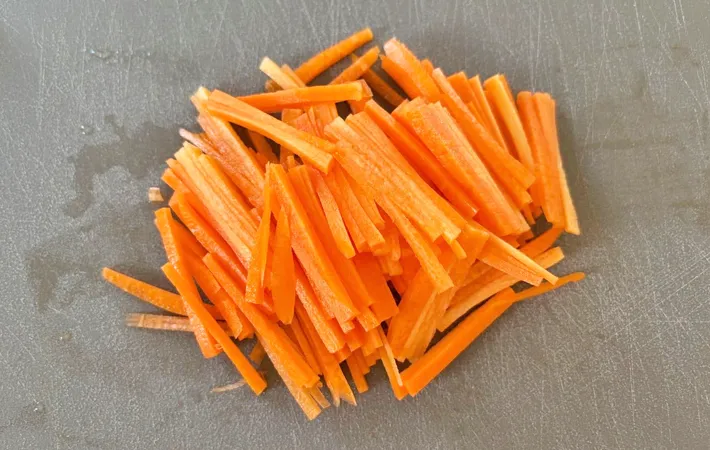 『炊飯器ビビンバ』を作る写真（撮影：エニママ）