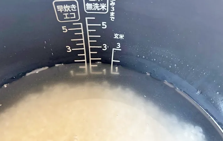 『炊飯器ビビンバ』を作る写真（撮影：エニママ）